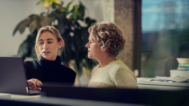 To Norad-ansatte i samtale